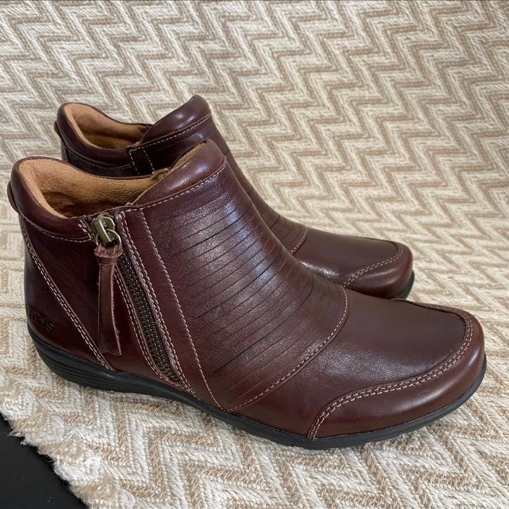 Taos Footwear Women’s Habit Leather Bootie - Picture 3 of 11